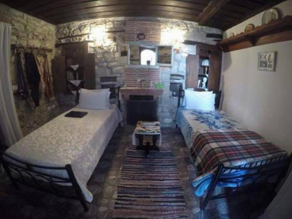 Bujtina Kodiket Guesthouse เบราท ภายนอก รูปภาพ